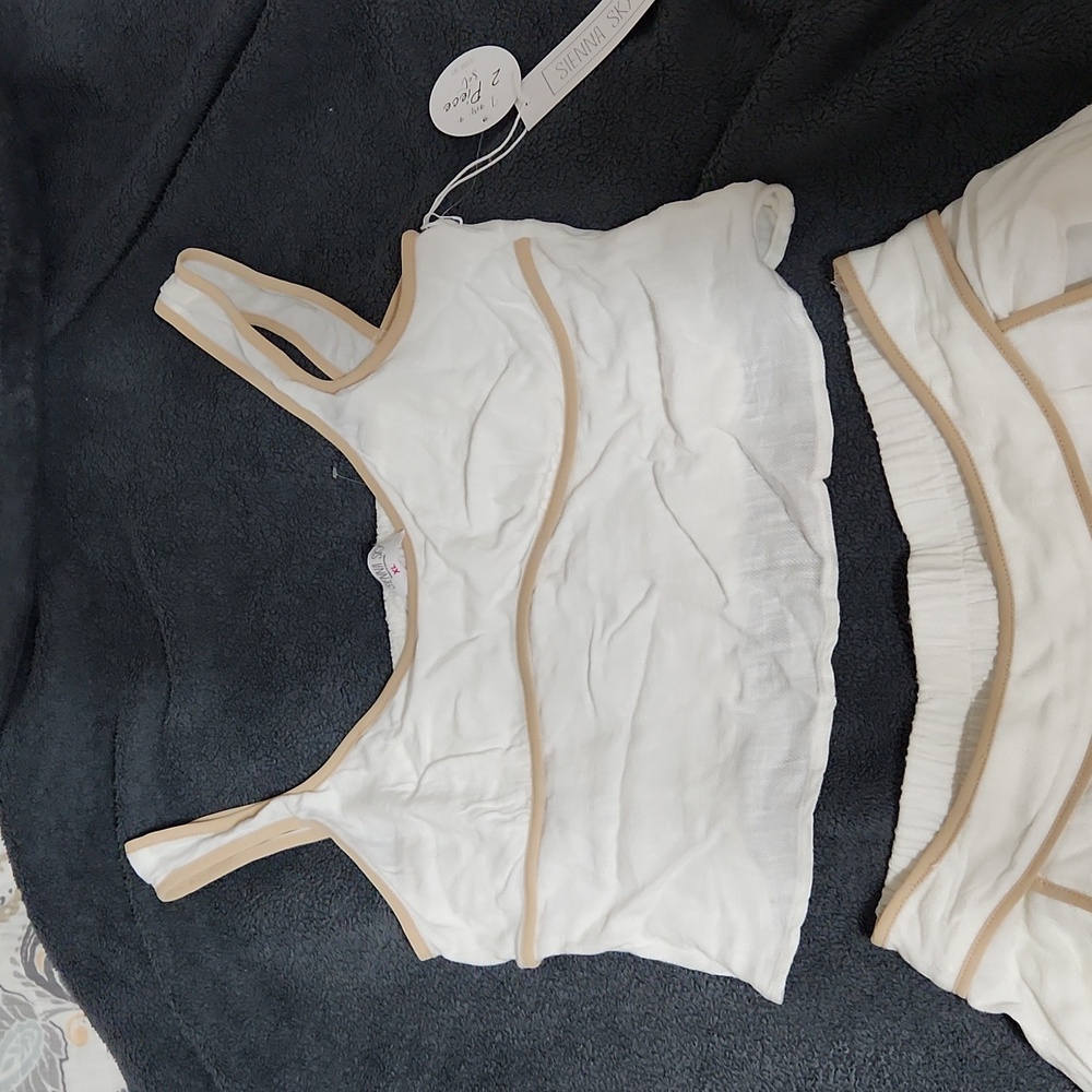 Cute two-piece XL cream and beige halter top and pants.